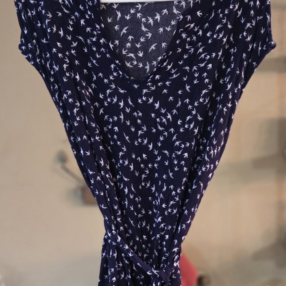 🔥🔥2 For $5 Clearance  LELIS  Blue Top with Bird Motif And Tie Waist🔥🔥